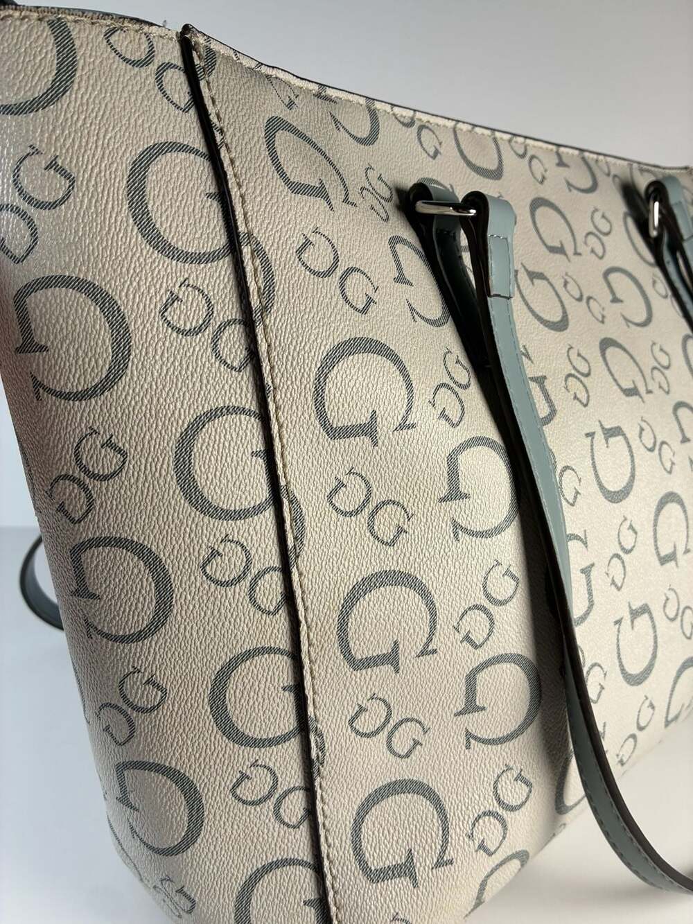 Y2K Guess Delphine Logo Tote Bag in White and Blue - Picture 4 of 13